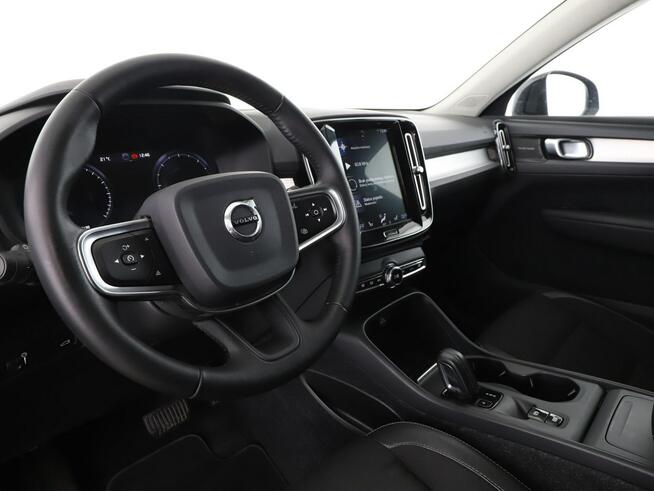 Volvo XC 40 Automat Momentum Navi Tempomat Grzana Kierownica Fotele Kamera LED