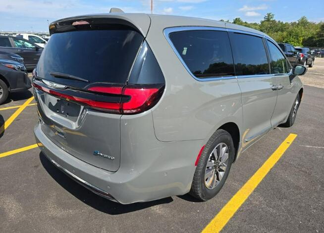 Chrysler Pacifica LIMITED / Hybryda / niski przebieg