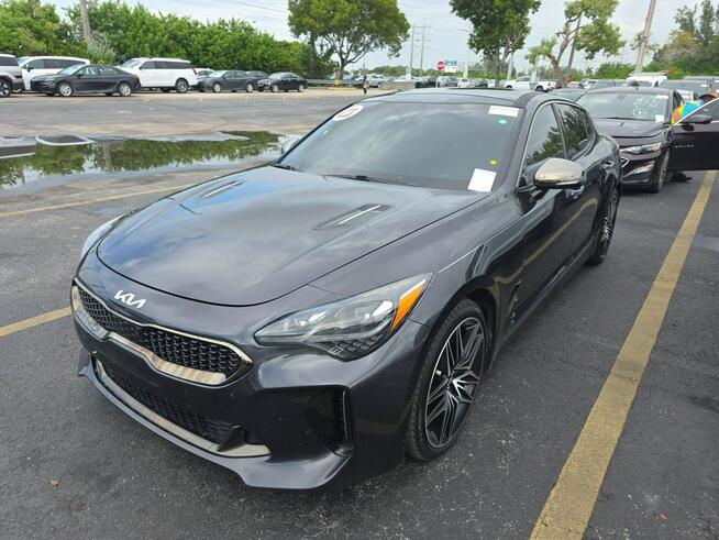 Kia Stinger Najwyższa wersja wyposażenia GT2 / niski przebieg