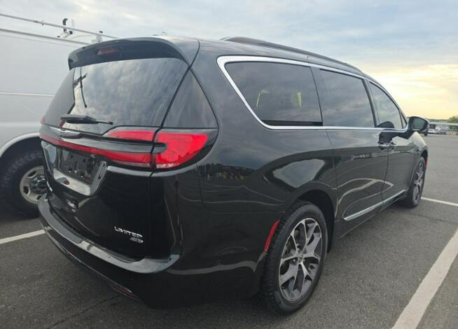 Chrysler Pacifica LIMITED / AWD / niski przebieg
