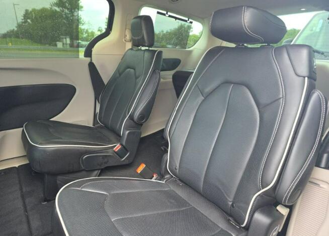 Chrysler Pacifica LIMITED / AWD / niski przebieg