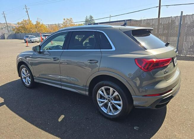 Audi Q3 Premium / S-Line / AWD