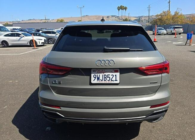 Audi Q3 Premium / S-Line / AWD