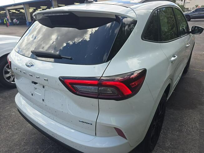 Ford Escape Najwyższa wersja wyposażenia ST-Line Elite / AWD / niski przebieg