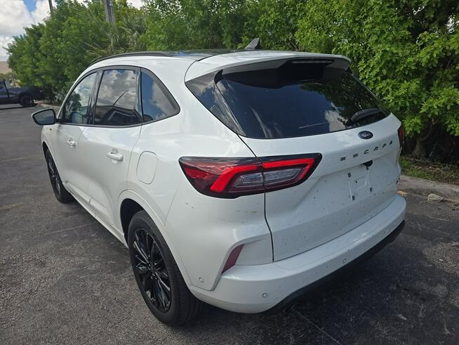 Ford Escape Najwyższa wersja wyposażenia ST-Line Elite / AWD / niski przebieg