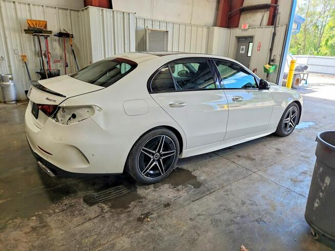 Mercedes C 300 4Matic / pakiet AMG / niski przebieg