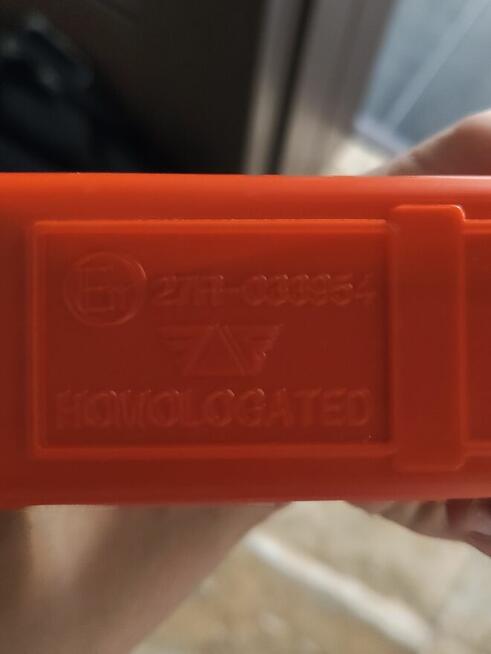 Nowy Trójkąt Ostrzegawczy + Pokrowiec