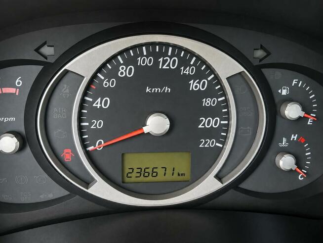 Śliczny.Zadbany.Huynday.Tucson.2005r.2.0.CRDI.4x4.230Tys.Prz