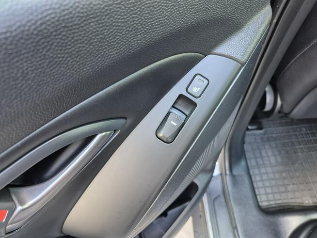 Hyundai ix35 climatronic kamera navigacja grzane fotele 1.7crd