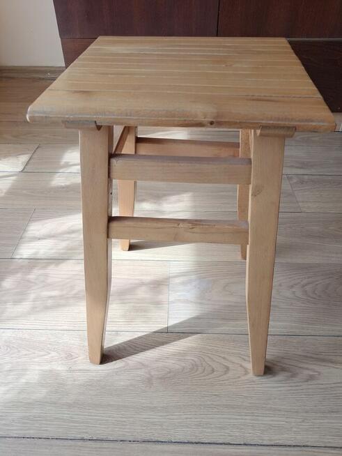 Taborety drewniane jasne, 2 szt., do sprzedania