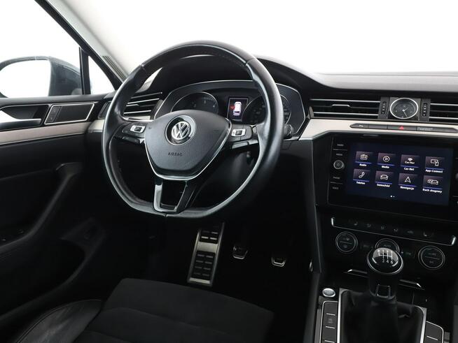 Volkswagen Passat Variant full led navi kamera el fotele grzane klima 3 strefy acc