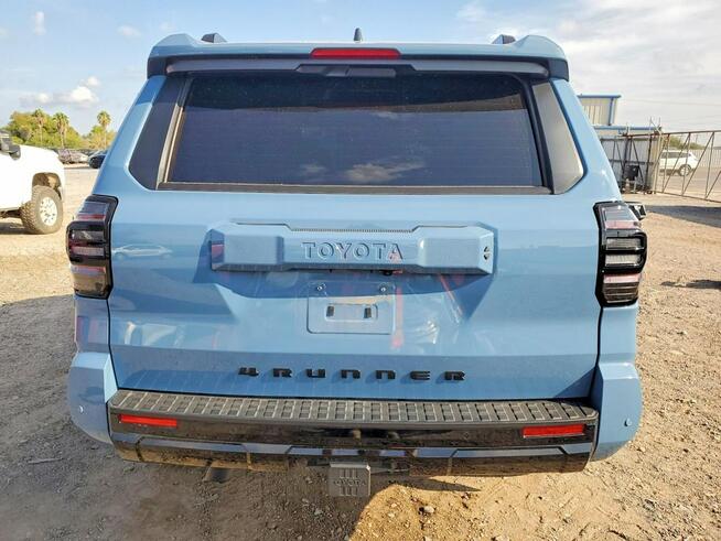 Toyota 4-Runner Bogata wersja wyposażenia / AWD / niski przebieg