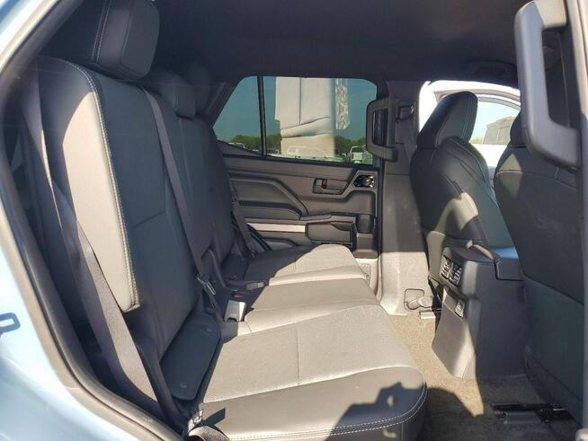 Toyota 4-Runner Bogata wersja wyposażenia / AWD / niski przebieg