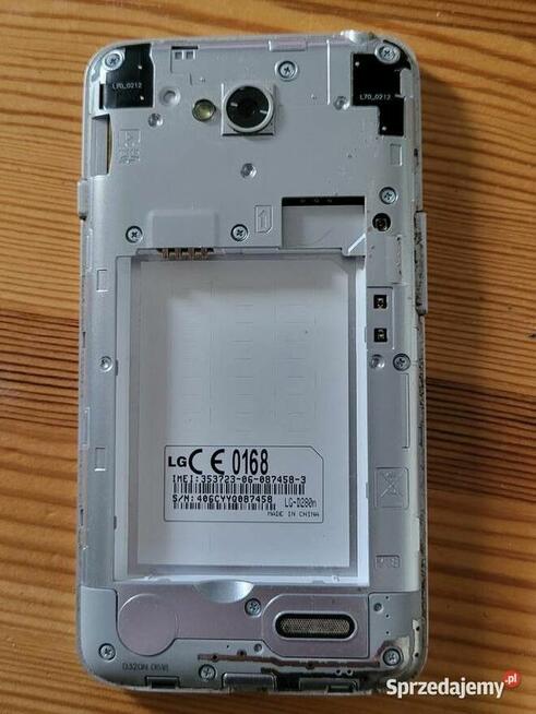 Telefon LG - uszkodzony na części zamienne.