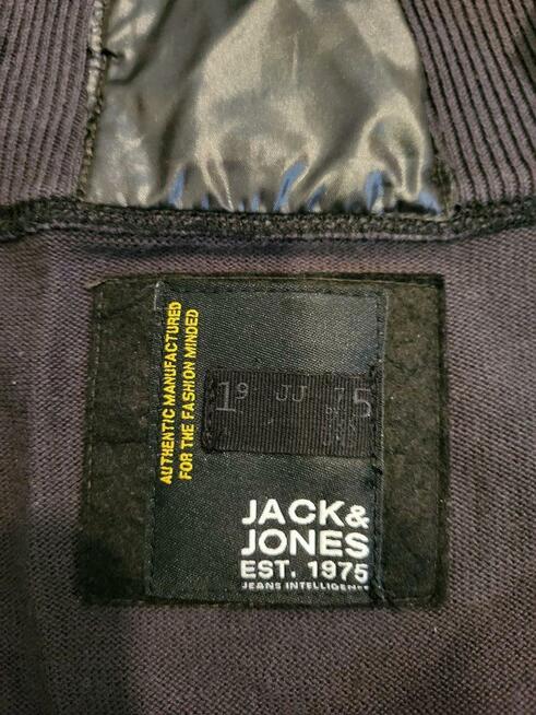 Kurtka(L) Jack & Jones, koloru brązowego. Stan BDB.