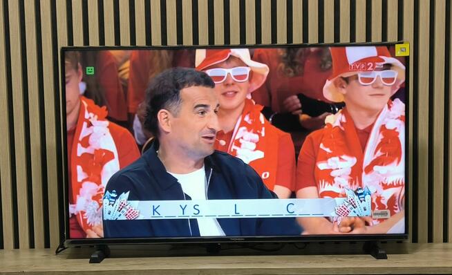 40 Cali TV Thomson LED HDR Smart TV DVB-T2 Hevc + Uchwyt Ści