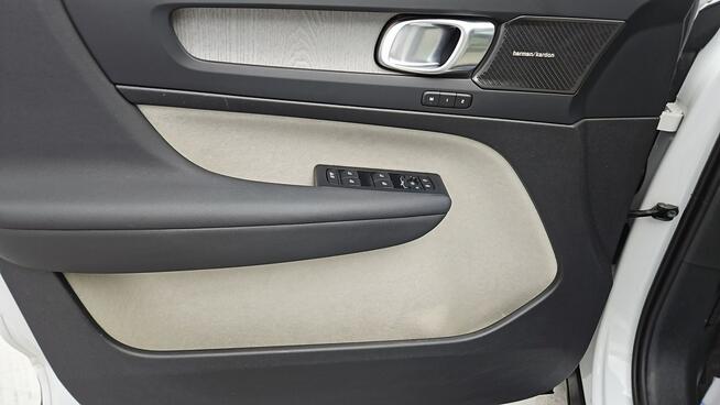 Volvo XC 40 B4 Plus Dark aut ! Z Polskiego Salonu ! Faktura VAT !