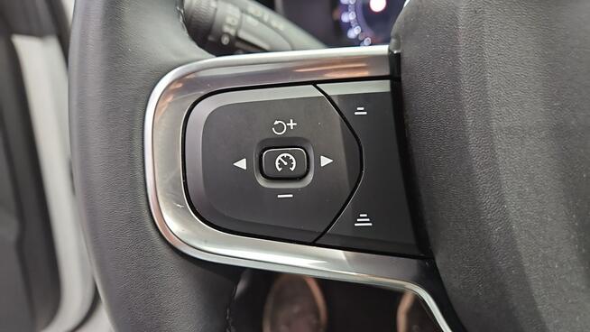 Volvo XC 40 B4 Plus Dark aut ! Z Polskiego Salonu ! Faktura VAT !