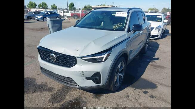Volvo XC 40 Bogata wersja wyposażenia / AWD / B5 / niski przebieg