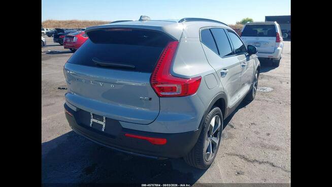 Volvo XC 40 Bogata wersja wyposażenia / AWD / B5 / niski przebieg