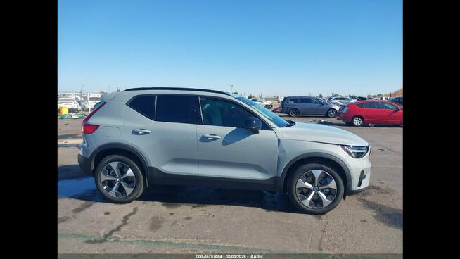 Volvo XC 40 Bogata wersja wyposażenia / AWD / B5 / niski przebieg