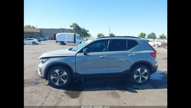 Volvo XC 40 Bogata wersja wyposażenia / AWD / B5 / niski przebieg