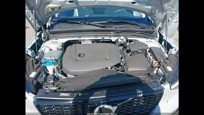 Volvo XC 40 Bogata wersja wyposażenia / AWD / B5 / niski przebieg