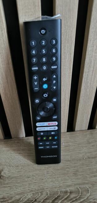 40 Cali TV Thomson LED HDR Smart TV DVB-T2 Hevc + Uchwyt Ści