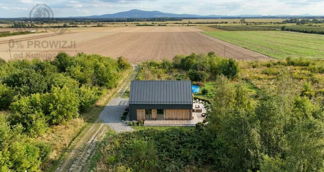Piekny dom wolnostojący w cichej i zielonej okolicy