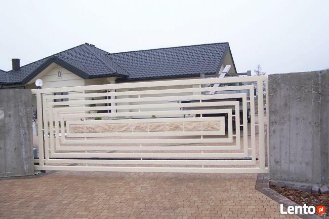 ogroszenie bramy sztachety ogrodzenia barierki tralki auto