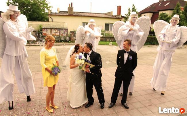 Anioły na szczudłach, klauni, szczudlarze, urodziny dla dzie