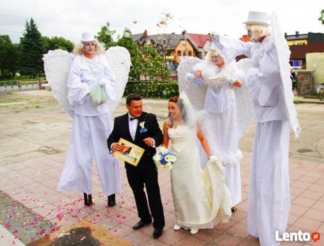 Anioły na szczudłach, klauni, szczudlarze, urodziny dla dzie