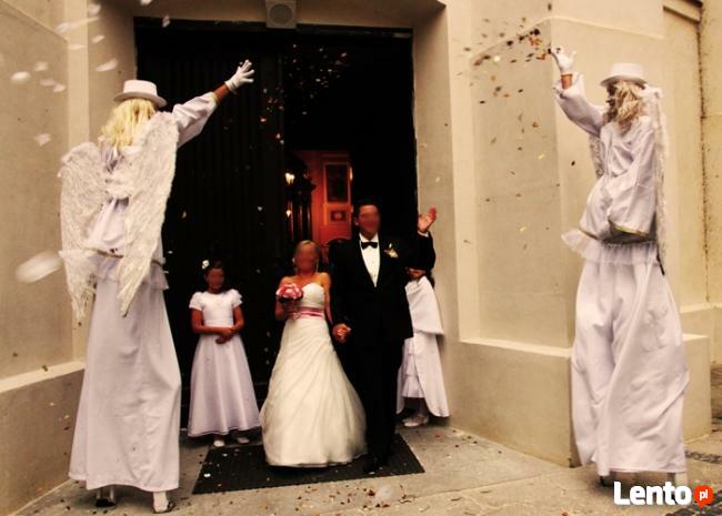 Anioły na szczudłach, klauni, szczudlarze, urodziny dla dzie