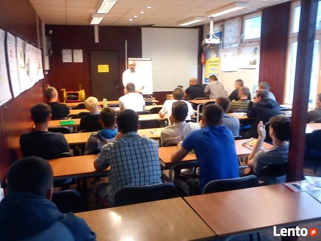 Kurs operatora koparki, koparko-ładowarki, wózka widłowego.