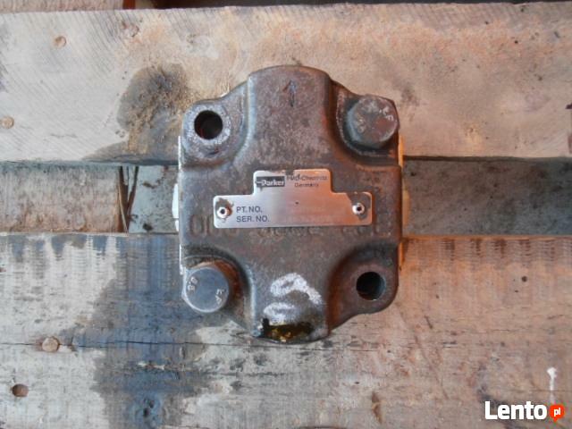 Pompka wspomagająca do JCB