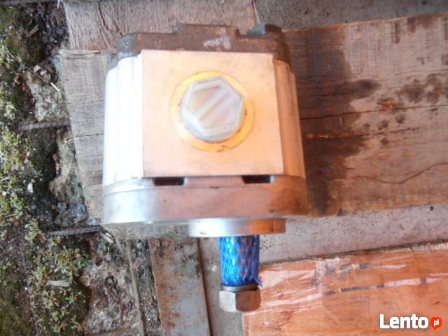 Pompka wspomagająca do JCB