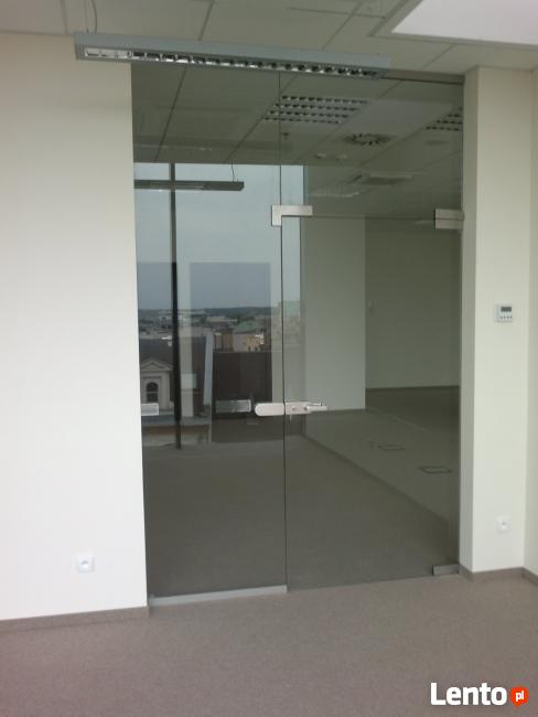 Ścianki Szklane z folią inteligentną na pilota