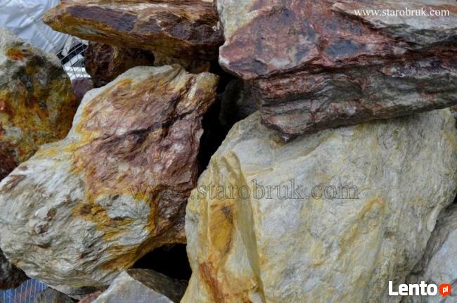 Bryły głazy monolity starodrzewiaste czerwono żółte