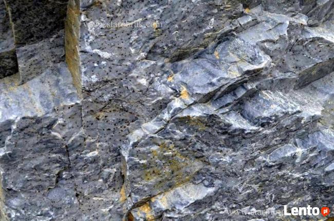 Bryła głaz monolit skały błękitne niebieskie łupek skała