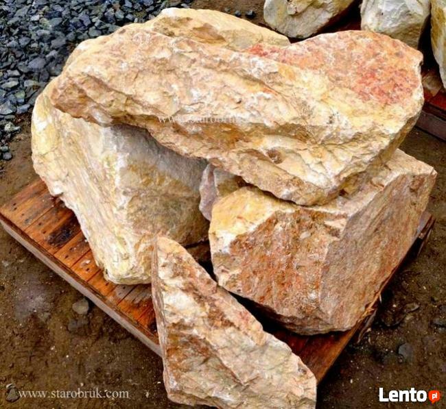 Bryła głaz monolit skały różowe łososiowe różane