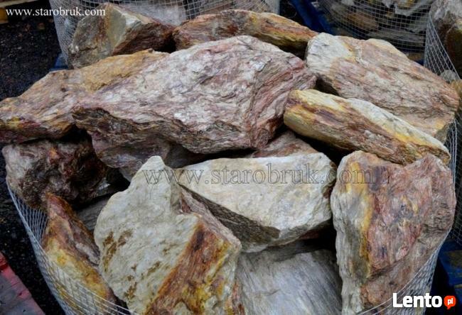 Bryły głazy monolity starodrzewiaste czerwono żółte
