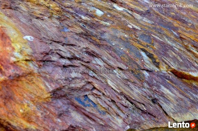 Bryły głazy monolity starodrzewiaste czerwono żółte