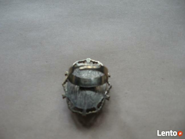 Stylowy Pierścionek Z Dużym Beżowym Oczkiem