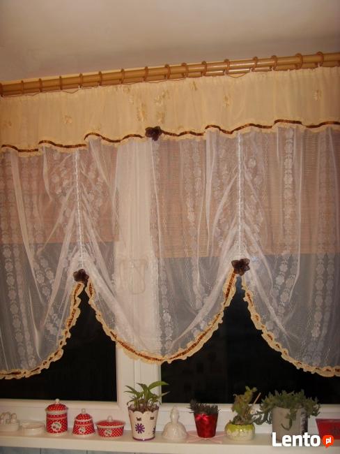 FIRANKA BIAŁA, ŻAKARDOWA, Z ŻÓŁTĄ FALBANĄ =WROCŁAW=