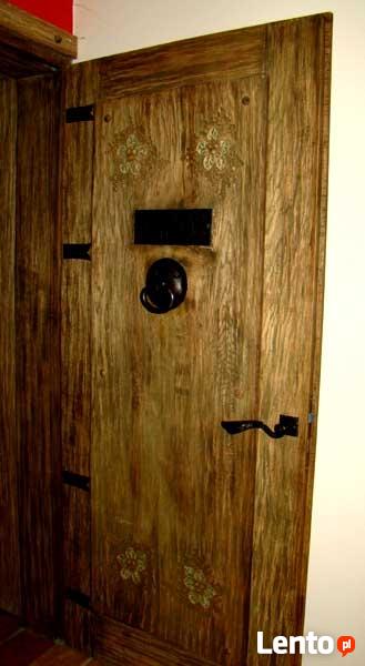 Drzwi drewniane - stylowe, rustykalne, rzeźbione