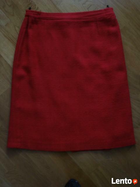 Czerwona wełniana spódnica, rozmiar 40.