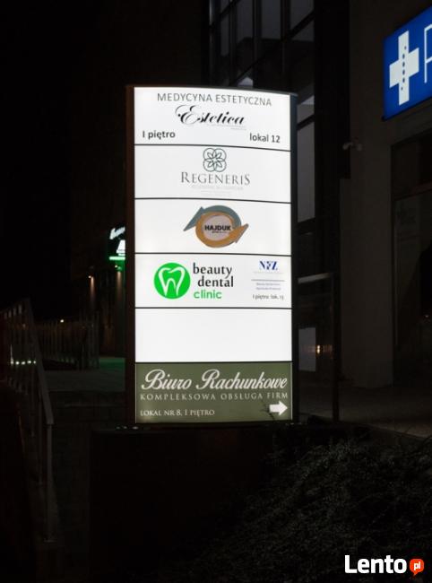 Pylon Reklamowy z podświetleniem LED