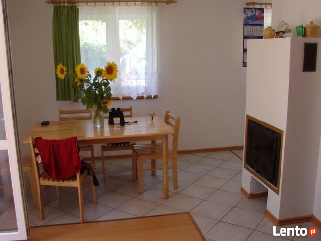 Domek całoroczny z kominkiem w górach nad jeziorem