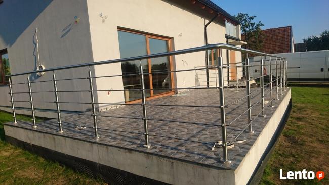 Eleganckie i trwałe balustrady ze stali nierdzewnej.