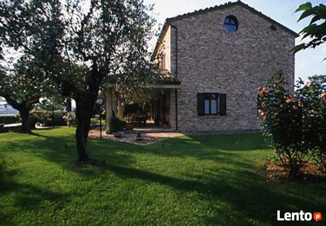 We Włoszech, w pobliżu morza Cattolica z kompleksem mieszkan